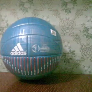 Продам мяч футбольный фирмы Адидас