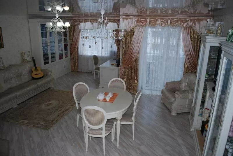 Квартира 5 комнат,  2 уровня,  капремонт,  Борисов,  Строителей