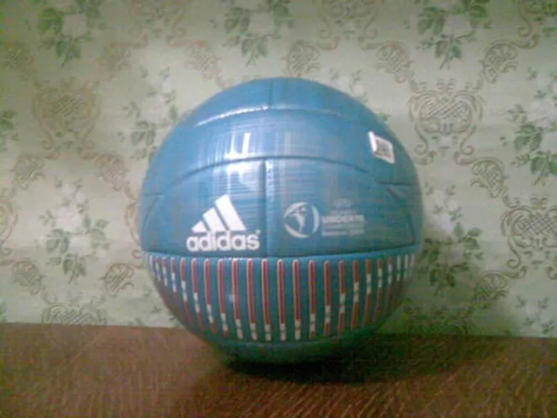Продам мяч футбольный фирмы Адидас